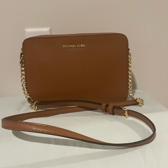 Michael Kors Handbags - Michael Kors Leather Jet Set East West
Crossbody